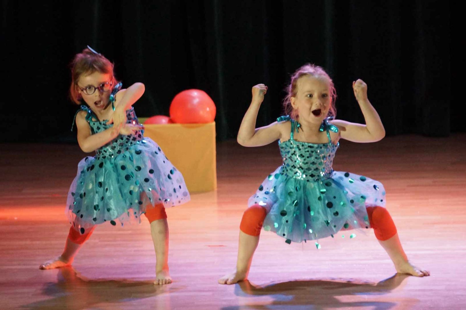 Cours d'éveil à la danse pour enfants à l'école EnCorps, Caraman
